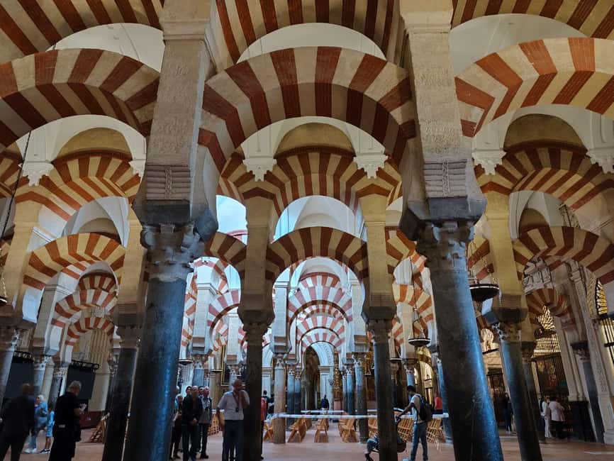 CORDOBA: GUIDED TOUR OF THE MOSQUE-CATHEDRAL OF CORDOBA WITHOUT QUEUES SPANISH - From the gates to the columns: seeing the Umayyad mosque structure