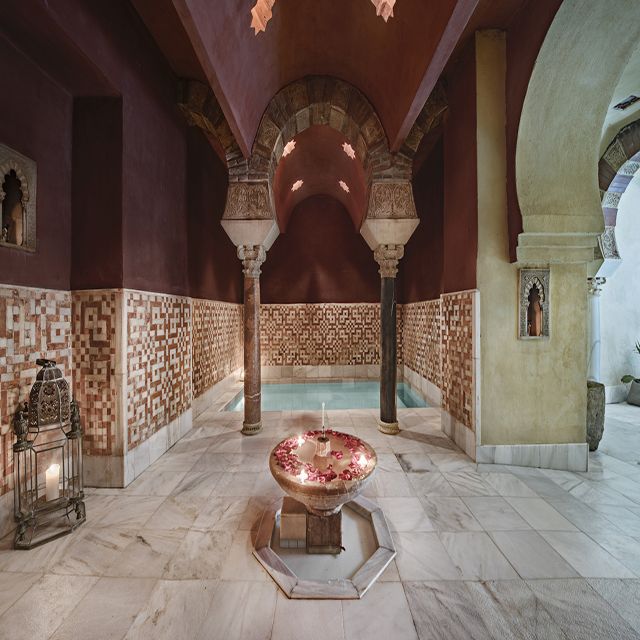 Córdoba: Hammam Al Ándalus Entry Ticket w/Optional Massage - Stairs, slippery surfaces, and comfort tips that actually help