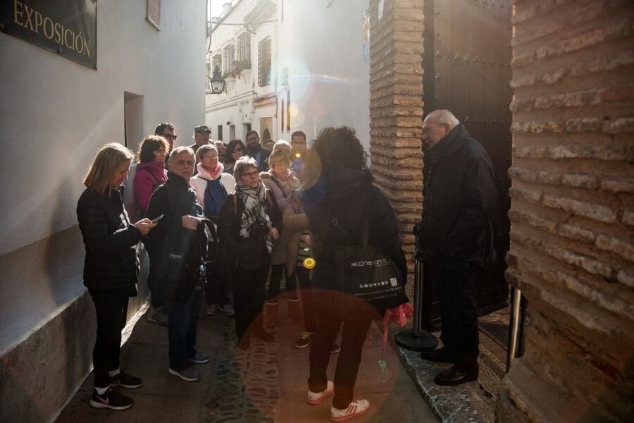 Cordoba: Jewish Quarter and Mosque-Cathedral Guided Tour - Stop Two: Judería de Córdoba Walk, Looking at the City Like a Local