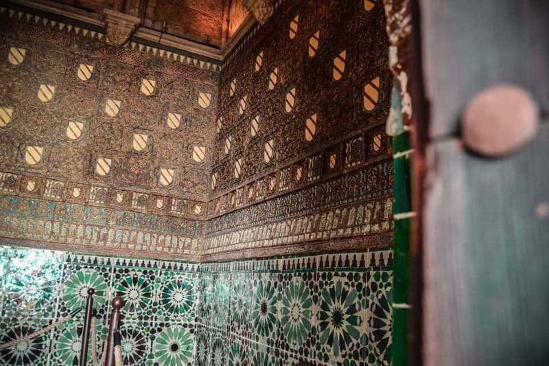 Córdoba: Jewish Quarter, Mosque, and Alcázar Tour - Fast-Track Entry, Audio Headsets, and Monolingual Guides