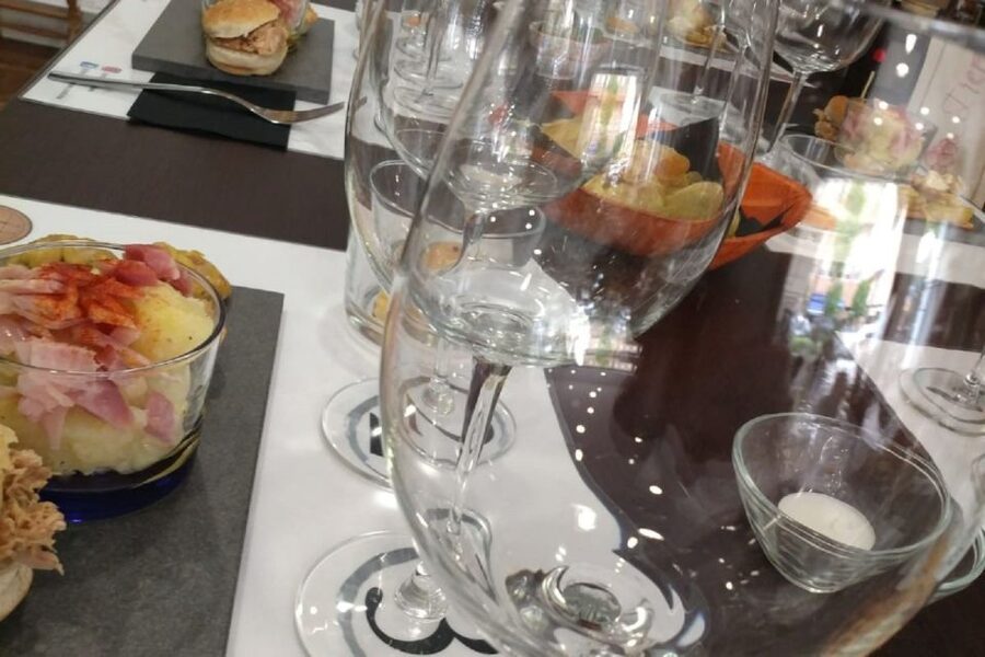 Córdoba: Local Wine Tasting Evening - Food Allergies and Vegetarian Options: Ask at Booking