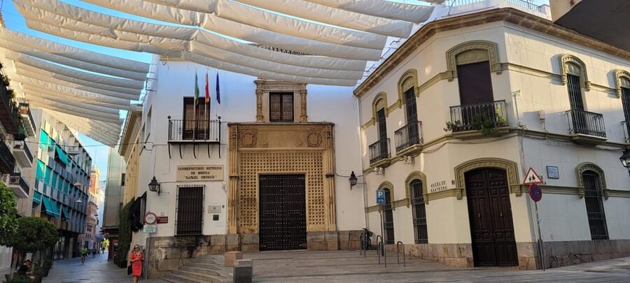 Córdoba Mid-Morning Walk - Small Groups, Native English. - Roman Temple and Roman Bridge: seeing the layers fast