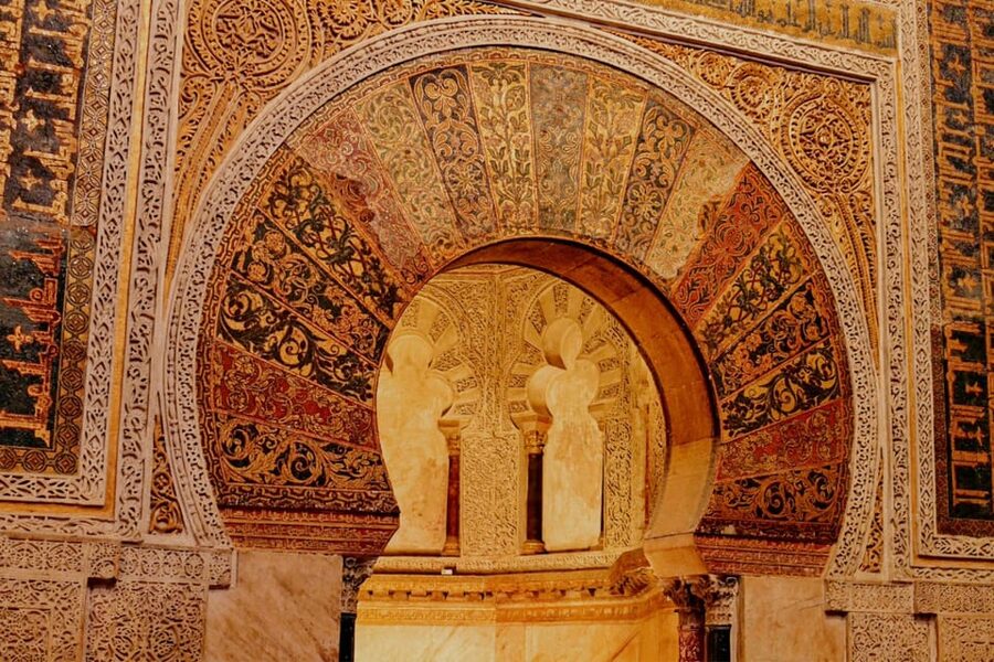 Cordoba: Mosque-Cathedral and Jewish Quarter Guided Tour - Plaza del Triunfo meeting point and how to avoid losing time