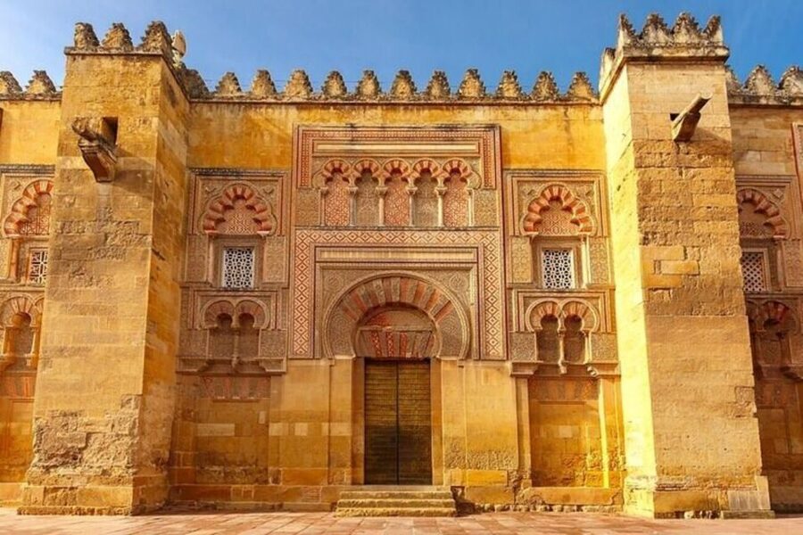 Cordoba: Mosque-Cathedral Private Tour with Tickets - Inside the Mezquita-Cathedral: the building’s big transformation, made understandable