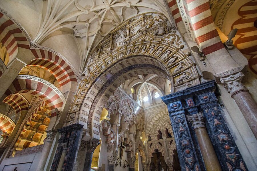 Cordoba Mosque-Cathedral: Skip-the-Line Guided Tour - The double arches and the engineered height effect
