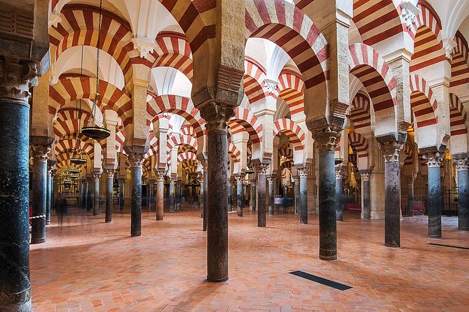 Cordoba: Mosque, Jewish Quarter and Alcazar - Mezquita-Catedral: the inside view of a world-famous building