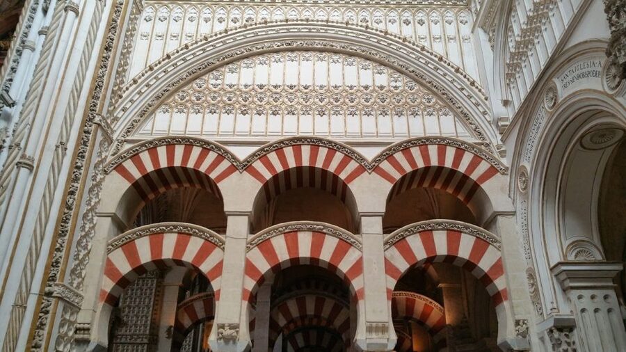 Cordoba Mosque & Jewish Quarter Tour with Tickets - Judería walking tour: Jewish Street, Zoco, and Maimonides
