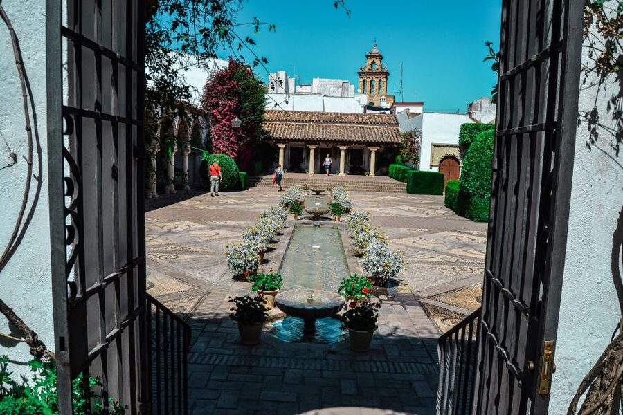 Cordoba: Patios and Viana Palace Tour - Price and logistics: is $40 a smart use of time?