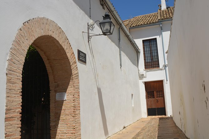 Cordoba Relax Tour in English Tickets included - Where you start: Monumento a Los Enamorados, then straight into context
