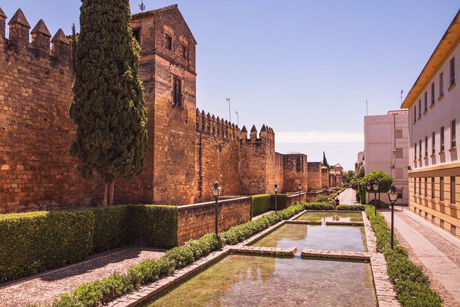 Córdoba Scavenger Hunt and City Highlights Walking Tour - Córdoba at your pace, with a scavenger hunt rhythm