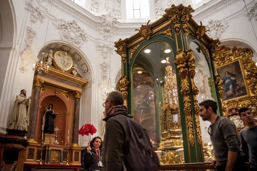 Córdoba: Skip-the-Line Great Mosque-Cathedral History Tour - The big story shift: building a cathedral inside a mosque