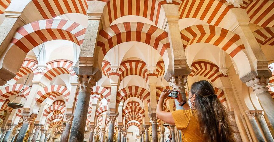 Córdoba: Skip-the-Ticket-Line Mosque-Cathedral Guided Tour - Patio de los Naranjos: a calm courtyard before the big wow