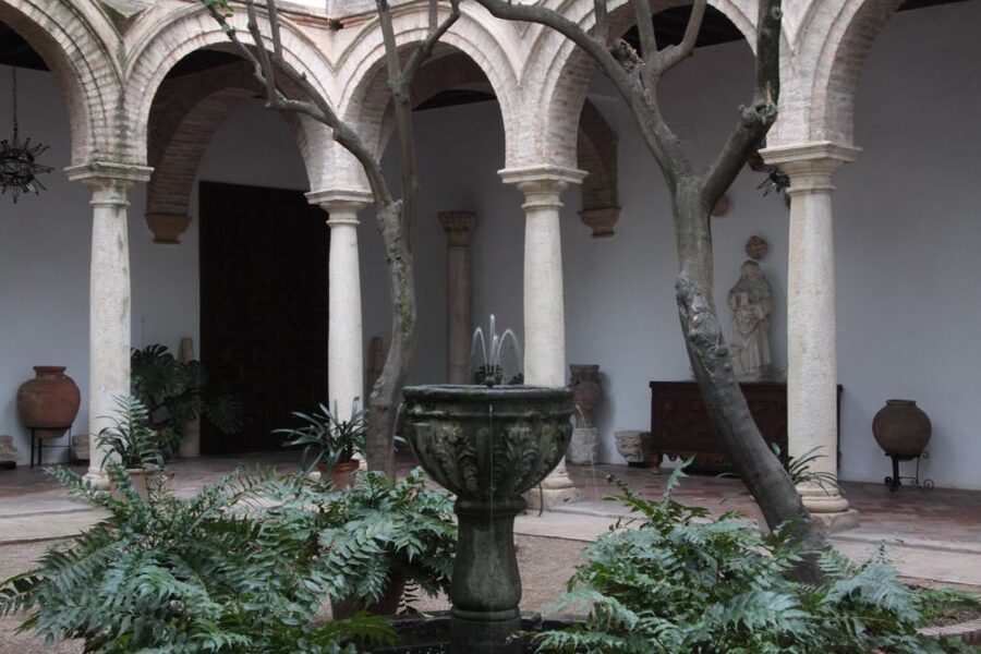 Córdoba: Viana Palace Gardens and Patios Entry Ticket - Getting In Smoothly: Entrance, QR Checks, and Wayfinding