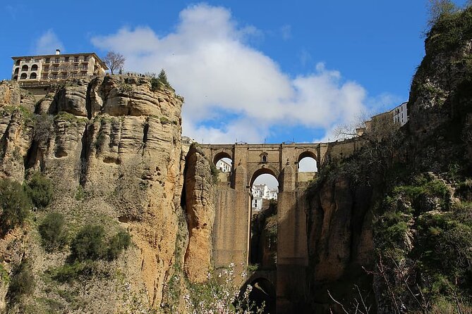 Day trip to Zahara, Setenil and Ronda from Seville - Stop 2: Setenil de las Bodegas, the rock-built streets you came for