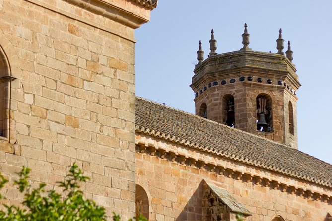 Discover 3 artworks in Baños de la Encina - Stop 1: Castillo de Bury al-Hamma, Almohad Walls and Water Cisterns