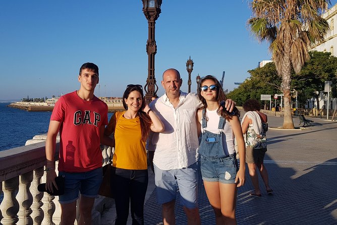 Discover Cádiz walking tour - Plaza de la Catedral: exterior beauty and why it mattered