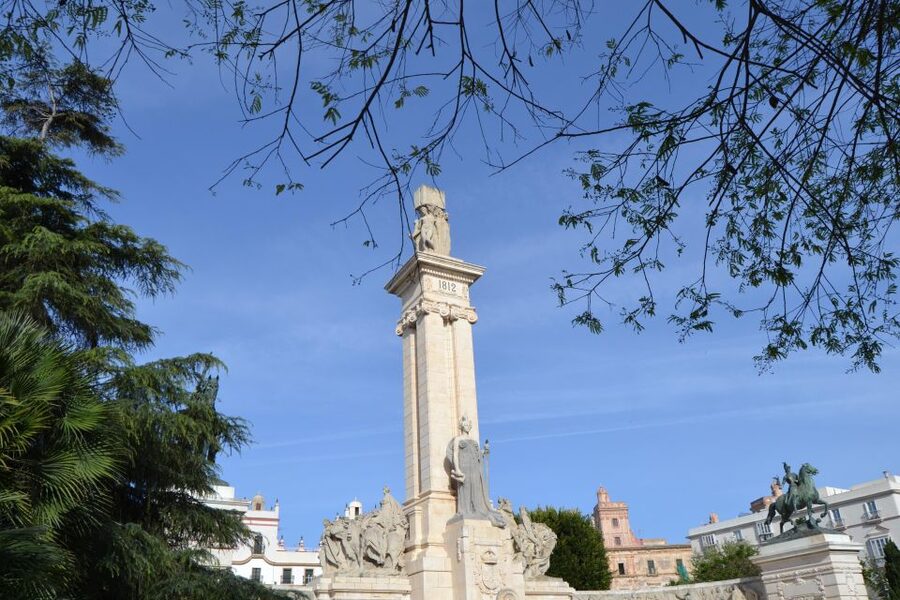 English Cádiz Tour: Walking Tour with Local Guide - Plaza de España: A Public Square With a Story
