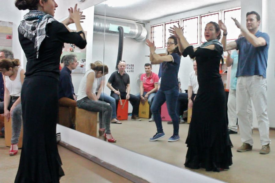Flamenco Dance Lesson: 60-Minute Class in Seville - Flamenco 101: rhythm, singing vibes, and clapping that makes sense