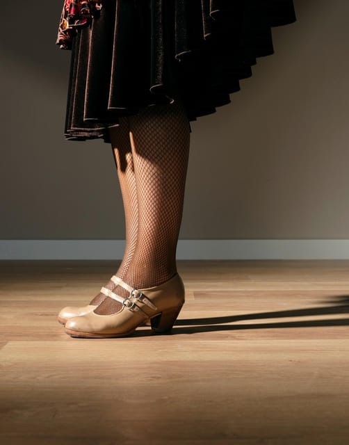 Flamenco Dance Lesson: 60-Minute Class in Seville - What you get included, plus the smart “on request” add-ons