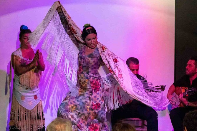 Flamenco show at the foot of the Giralda in Seville - Flamenco at the Foot of the Giralda, Right Where Seville Starts