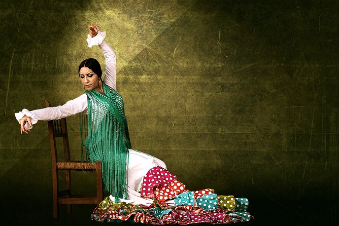Flamenco show at the foot of the Giralda in Seville - Drinks, Food, and What to Plan For