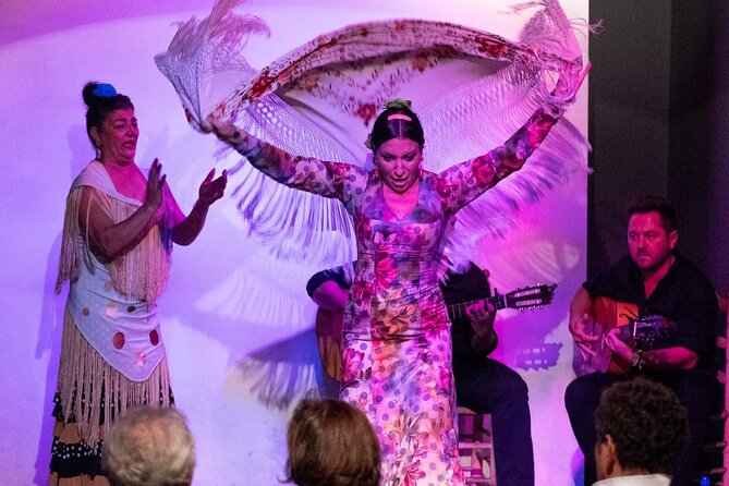 Flamenco show at the foot of the Giralda in Seville - Getting There Smoothly, Using a Mobile Ticket