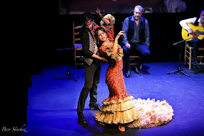 Flamenco Show Tickets to the Triana Flamenco Theater - The hour of flamenco: dancing, singing, and guitar in real rotation