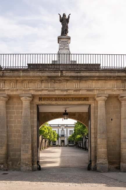 Founder Winery: TOUR GASTRO EXPERIENCE - Your 3-hour flow: from reception to Casa Fundador