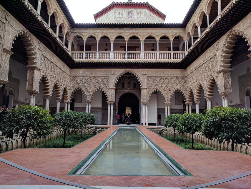 From Cadiz: Private Seville Day Trip, Cathedral & Alcazar - Seville Cathedral Santa Cruz to the Cathedral: routing that keeps your bearings