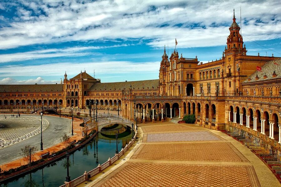 From Cadiz: Private Seville Day Trip, Cathedral & Alcazar - Strolling the old Jewish Quarter with room to wander