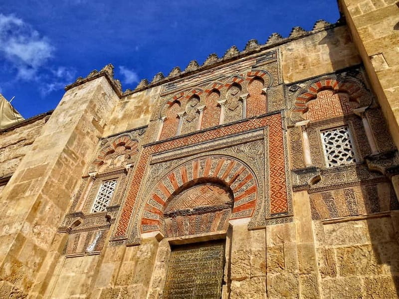From Seville: Cordoba Day Trip with Guided Tour - The quick bus breaks: La Carlota, then straight into Cordoba