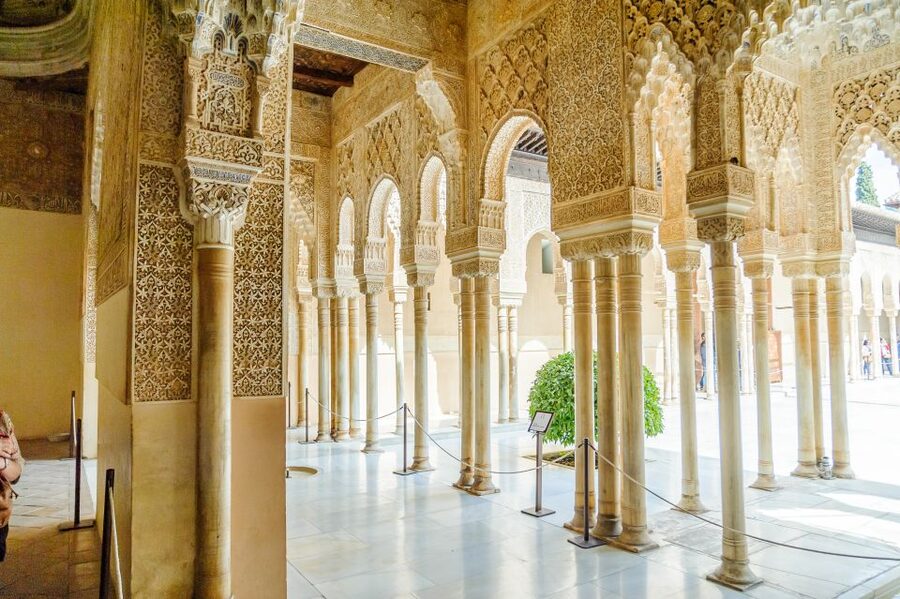 From Seville: Granada Day Trip Alhambra and Albaycin - A long day trip that stays on track