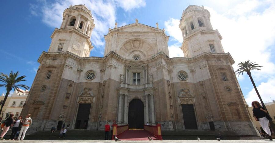 From Seville: Private Day Trip to Cádiz with Guide - Why Cádiz feels worth the 8-hour schedule from Seville