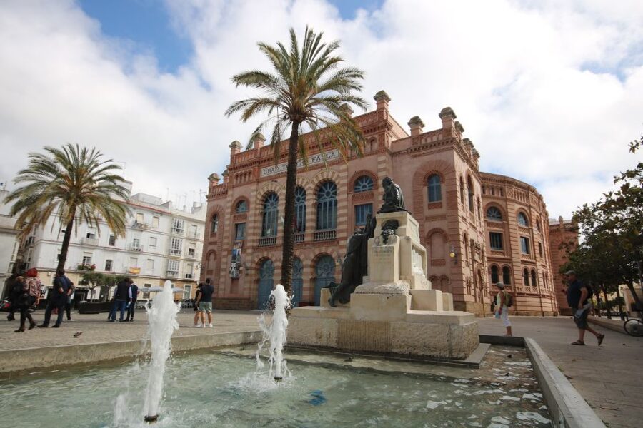 From Seville: Private Day Trip to Cádiz with Guide - Price and value: what $560 per person is really buying