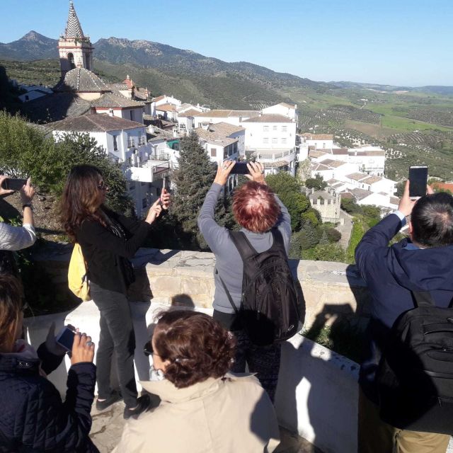From Seville: White Villages and Ronda Tour - Grazalema in the mountains: views, lunch time, and how to use the free period