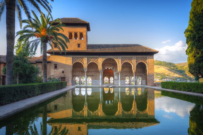 Full-Day Alhambra from Seville: Small Group & SkipLine Experience - Start with Generalife, where the water story makes sense
