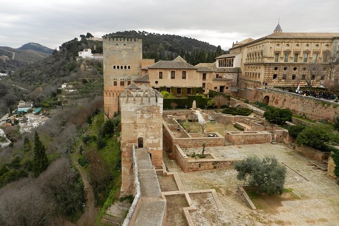 Granada Day Trip: Alhambra & Nazaries Palaces from Seville - Hotel Pickup and the Bus Ride: Comfort, Stops, and Small Wins