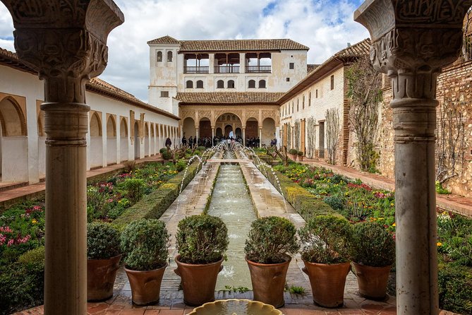Granada Day Trip from Seville with Skip-the-line Alhambra Access - Albaycin and Sacromonte: UNESCO Streets, Caves, and the Granada Real Story