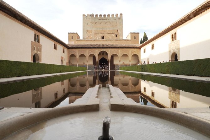 Granada Day Trip with Alhambra and Albaicin Tour from Seville - Generalife Gardens and the Palace of Charles V Contrast
