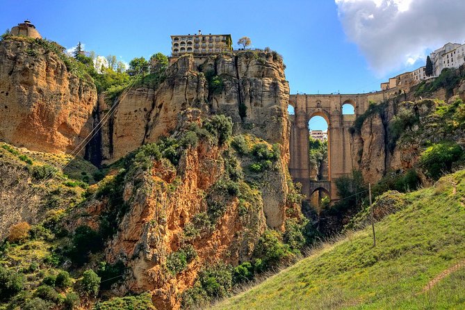 Granada Private Transfer to Seville with a Visit to Ronda - Arriving in Seville: Drop-Off That Works With Real Hotels