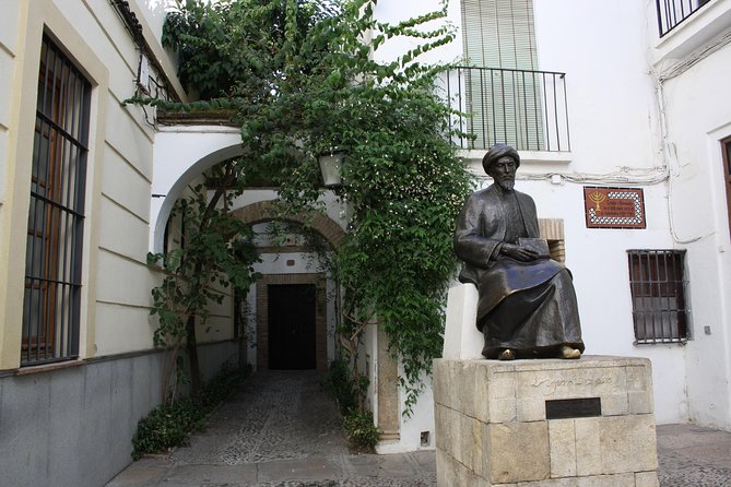 Guided Tour Jewish Quarter and Mosque-Cathedral of Córdoba with tickets - Where you start and where you end: Torre de la Paloma to Puerta de Santa Catalina