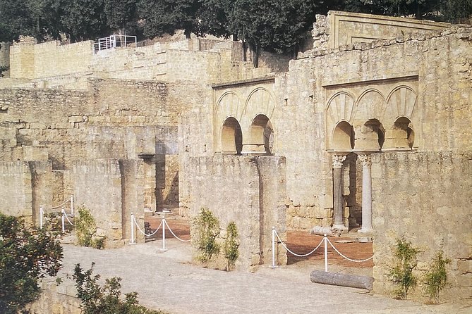 Guided tour of Medina Azahara in Spanish with Bus. Official Guides - Museum and Interpretation Center: The Ticket-Backed Context Stop