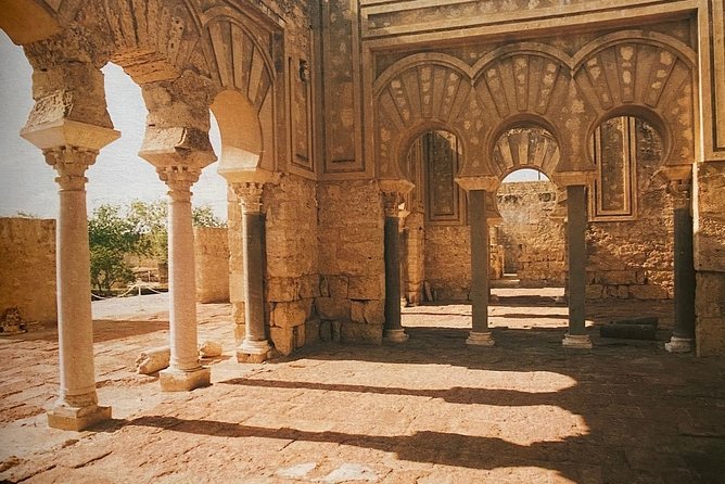 Guided tour of Medina Azahara in Spanish with Bus. Official Guides - Weather and Day-of Reality: When Plans Shift