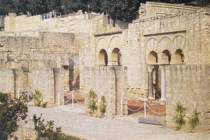 Guided tour of Medina Azahara in Spanish without Bus. Official Guides - Official Guides make Medina Azahara easier to read