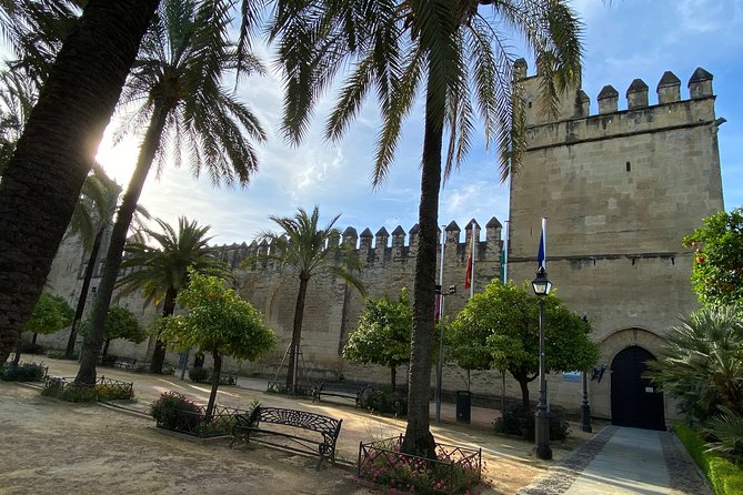 Guided tour of the Alcazar de los Reyes Cristianos in Spanish - Should You Book the Alcázar de los Reyes Cristianos Tour?