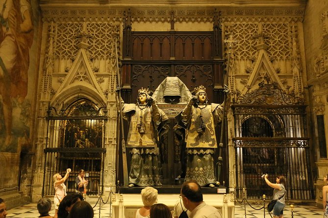 Guided Tour Sevilla Cathedral - Guide quality, and the human details that make it work