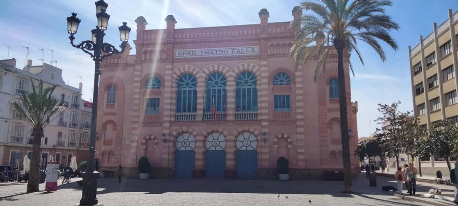 Guided visit on foot through Cádiz: stories from the hand of a local guide - Why the price at $14 can feel like good value in Cádiz