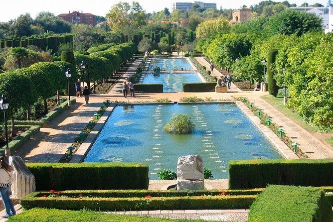 Guided visit to Alcazar de los Reyes Cristianos with admission - Group Size and the Feel of the Tour
