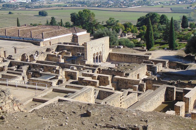 Guided visit to Medina Azahara - From Córdoba to Madīnat al-Zahrā: how the trip stays easy
