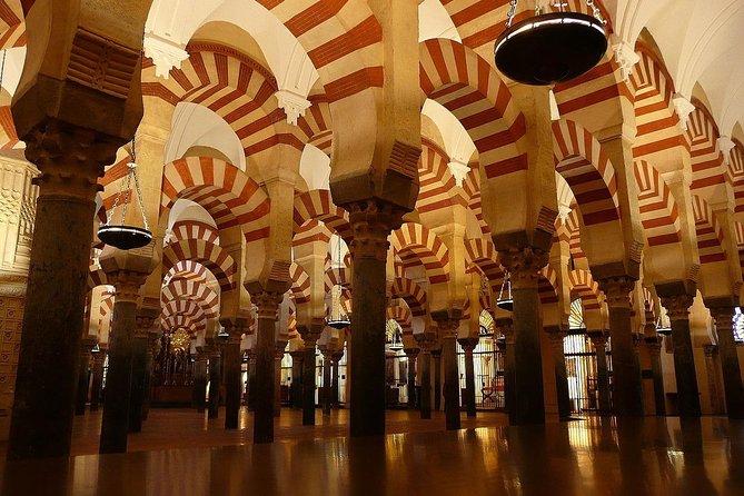 Guided visit to the Mosque-Cathedral, Jewish Quarter, Alcazar and Synagogue. Official guide - Stop 1: Mezquita-Catedral, the Patio Start That Sets the Tone
